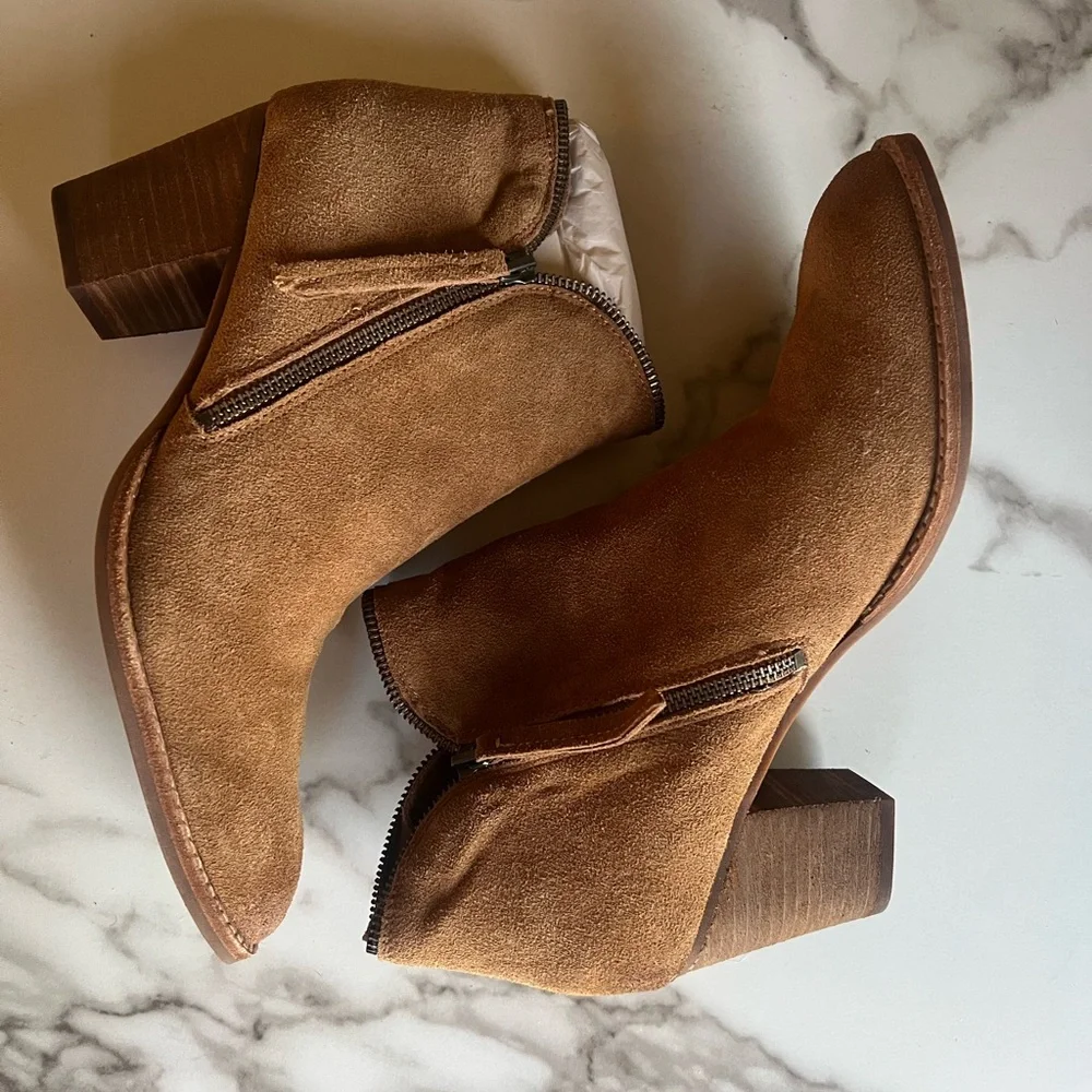 Women’s Dolce Vita Brown Suede Ankle Boots size 11